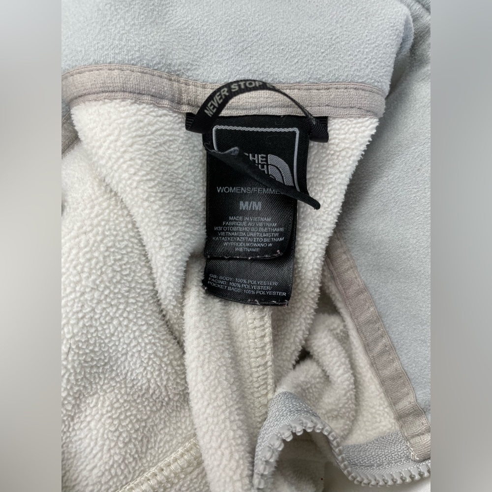 Cream colored north face jacket - Picture 2 of 2